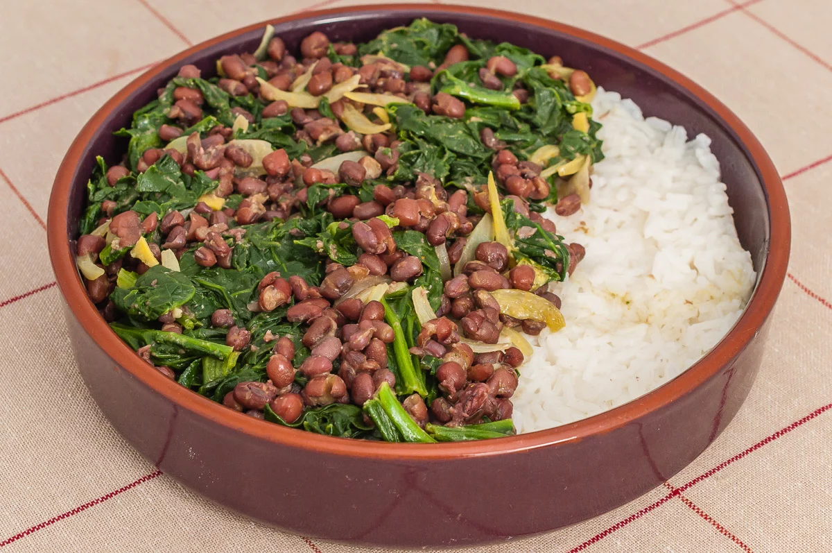 Photo de recette végétarienne, de haricots azuki, épinards, légumes, riz, épices, lait de coco, healthy, bio, facile, Kilomètre-0, blog de cuisine réalisée à partir de produits de saison et issus de circuits courts