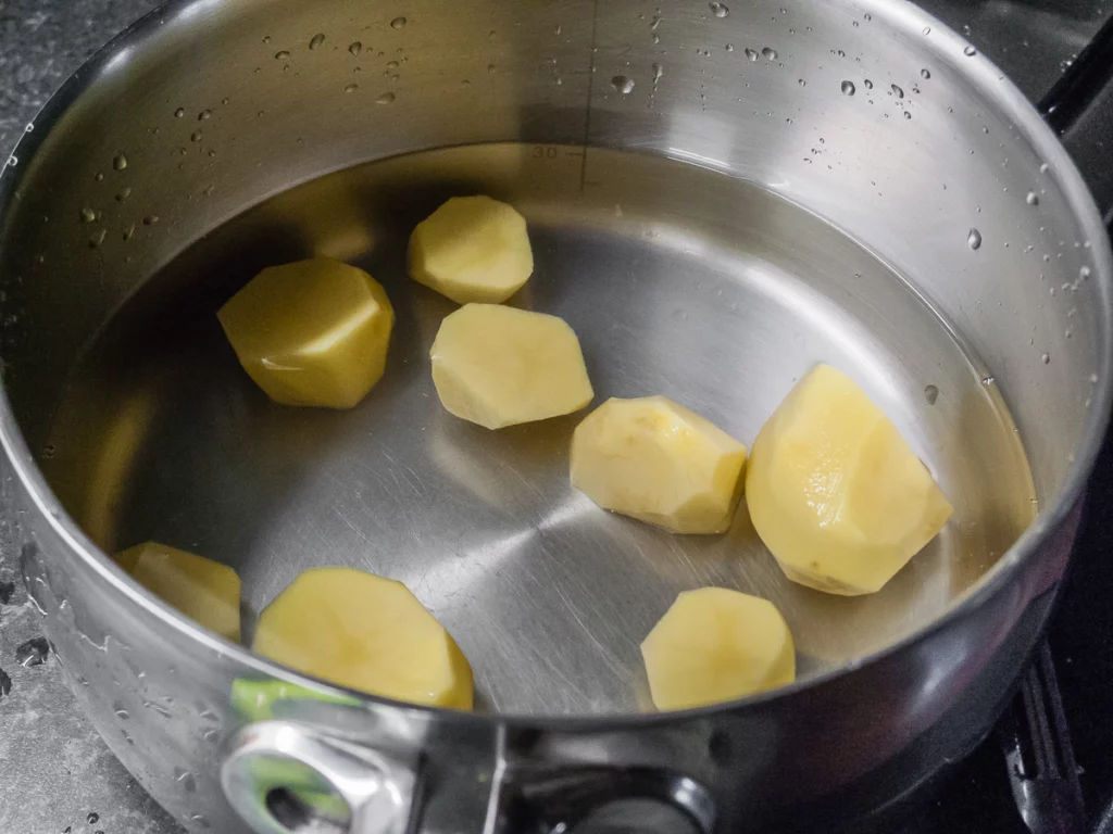 Soupe aux fanes de navets et carottes - Étape 1