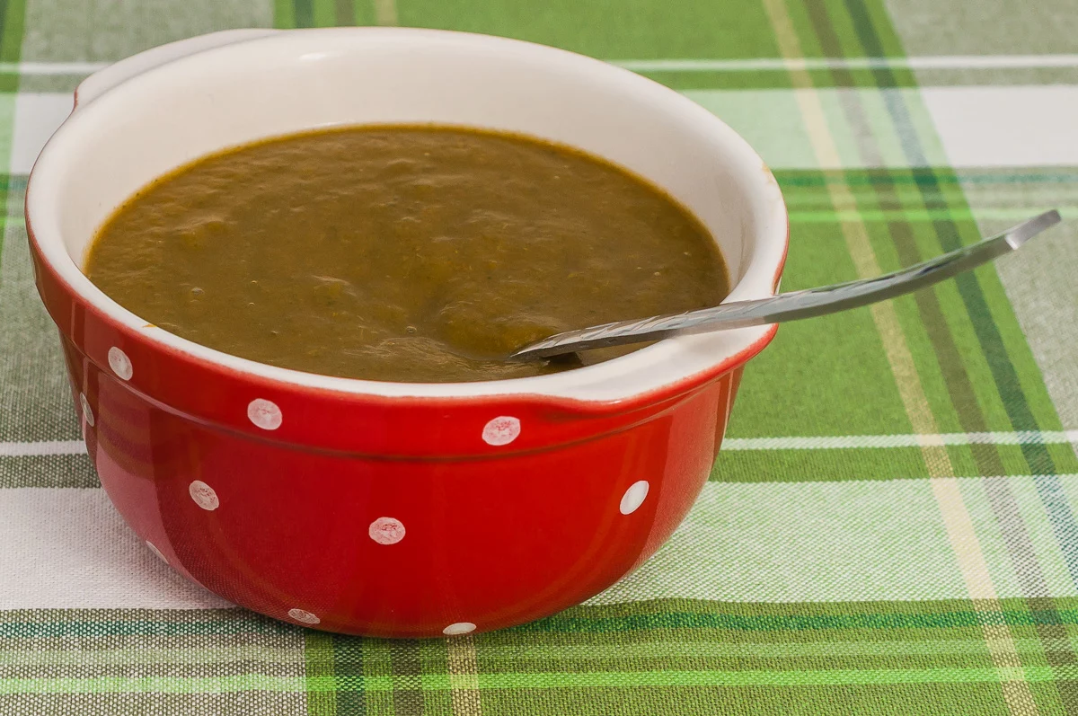 Photo de recette de soupe,végétarienne, potage, velouté de fanes de navets, légumes, économique, antigaspi, bio, carottes, printemps, Kilomètre-0, blog de cuisine réalisée à partir de produits de saison et issus de circuits courts