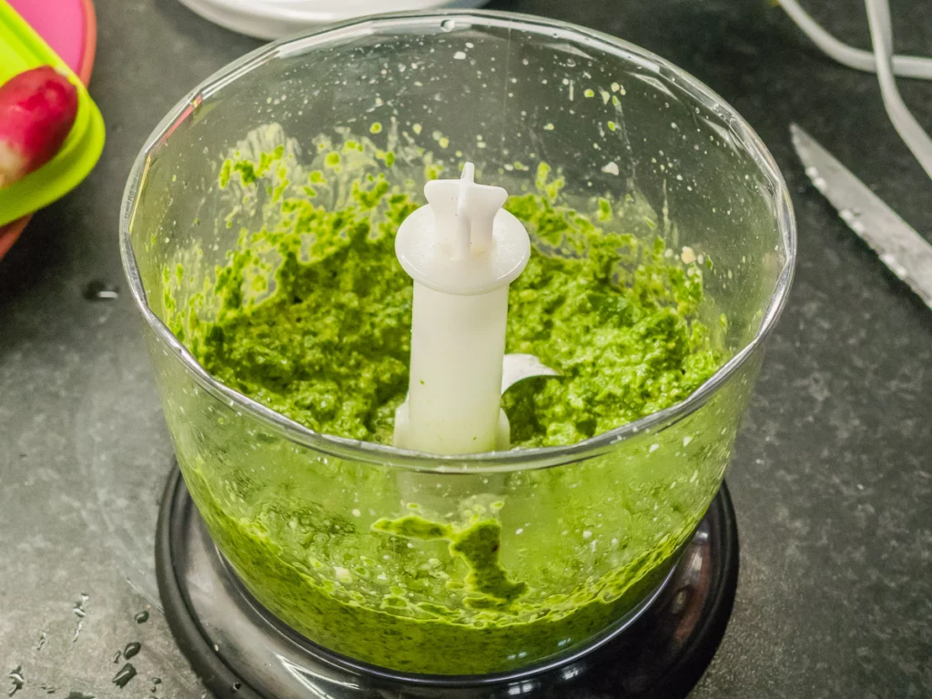 Pâtes au pesto de fanes de radis - Étape 6
