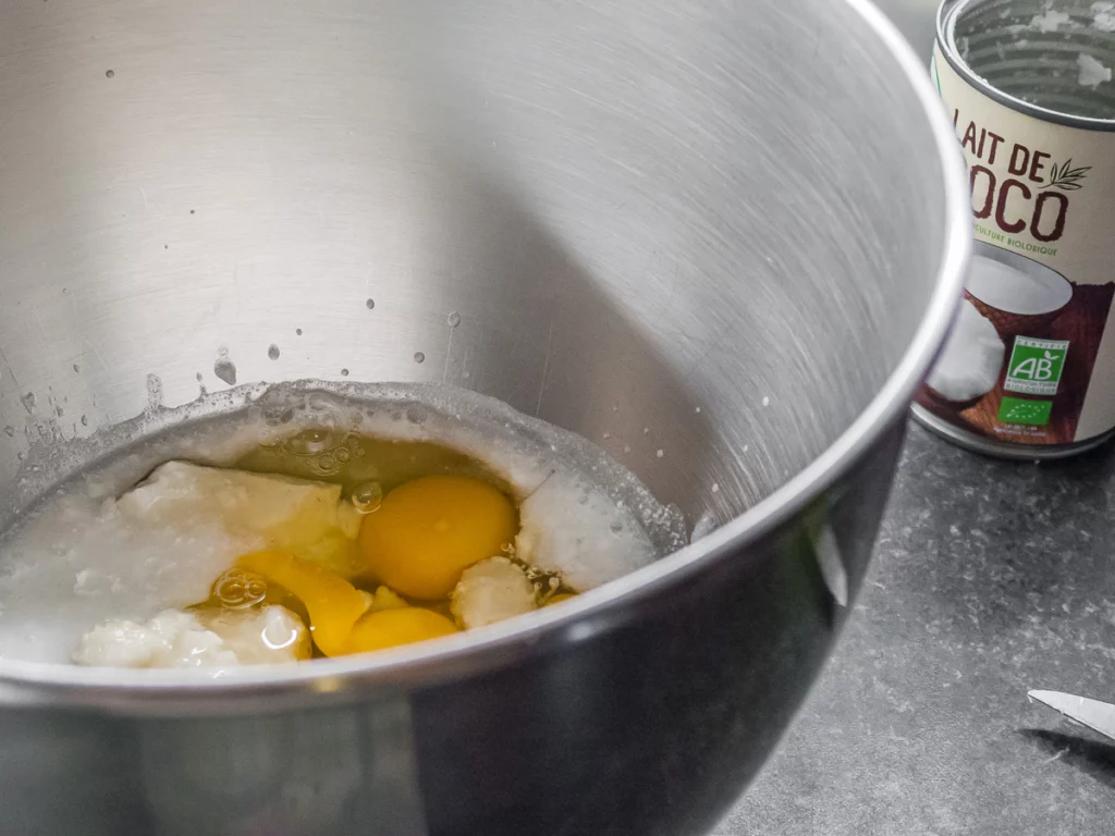 Gâteau du matin au lait de coco et pépites de chocolat - Étape 1
