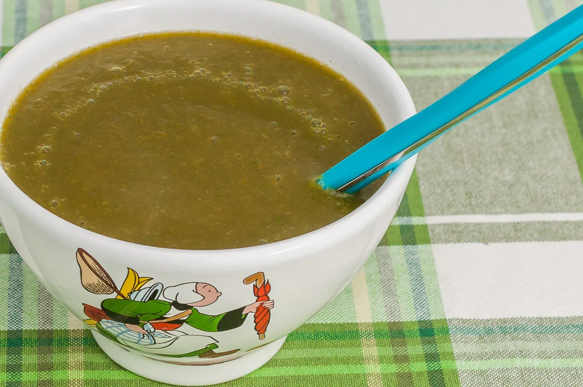 Photo de recette de soupe potage, velouté, fanes de radis, bio, léger, heathy, végétarienne, facile, économique, anti gaspi, Kilomètre-0, blog de cuisine réalisée à partir de produits de saison et issus de circuits courts