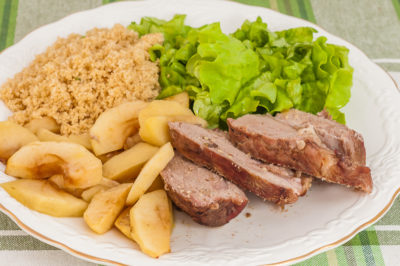 Photo de recette légère, healthy, viande, porc, filet mignon, pommes, semoule, de Kilomètre-0, blog de cuisine réalisée à partir de produits de saison et issus de circuits courts