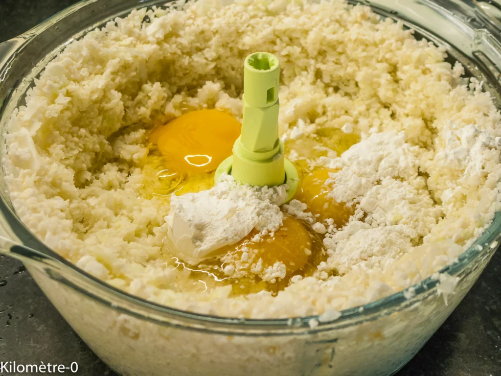 Pizza de chou fleur aux tomates, comté et oeufs - Étape 3