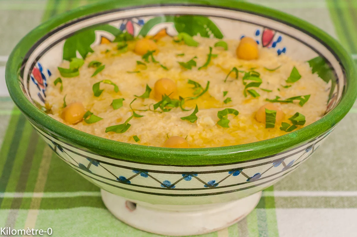 Photo de recette de choumous, houmous, chou fleur, pois chiche, légumes, sain, healthy, végétarien, apéro, bio, tartinade, facile, légumineuses, facile, rapide de Kilomètre-0, blog de cuisine réalisée à partir de produits de saison et issus de circuits courts