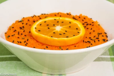 Photo de recette de houmous, tartinade, carotte crue, légumes, vitamines, apéro, healthy, végétarienne, bio, graines de nigelle, orange, facile, rapide, cru, Kilomètre-0, blog de cuisine réalisée à partir de produits de saison et issus de circuits courts