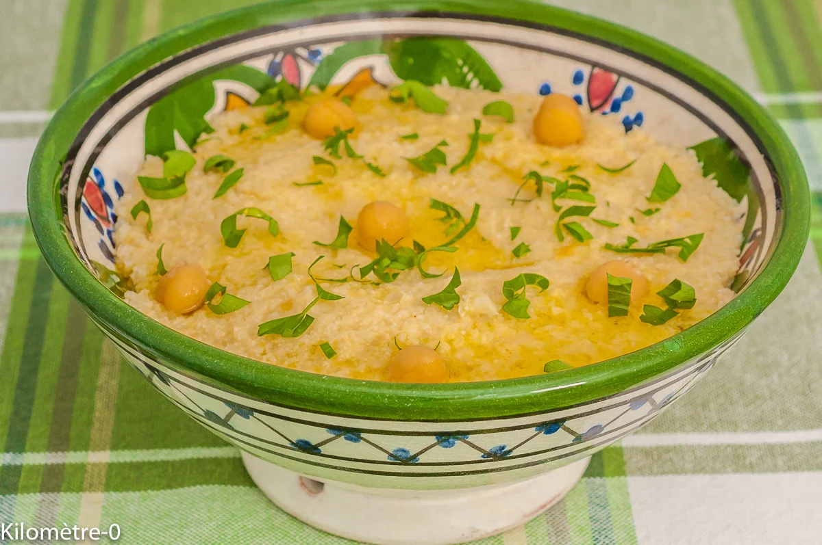 Photo de recette de choumous, houmous, chou fleur, pois chiche, légumes, sain, healthy, végétarien, apéro, bio, tartinade, facile, légumineuses, facile, rapide de Kilomètre-0, blog de cuisine réalisée à partir de produits de saison et issus de circuits courts