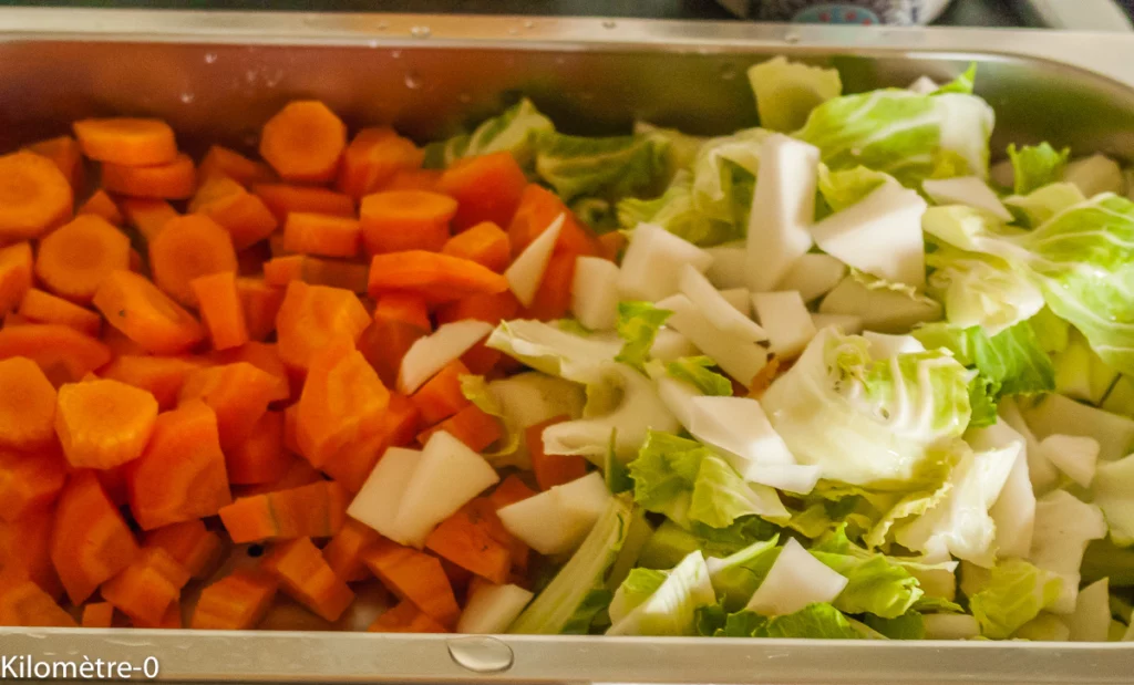 Salade de côtes de chou fleur et carottes à la fêta - Étape 1