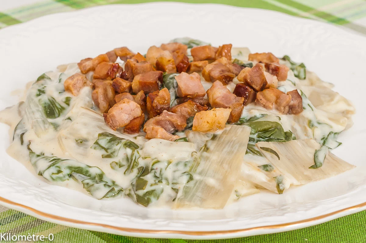 Photo de recette de blettes, béchamel, lardons, facile, bettes, légumes, printemps, facile, healthy, bio de Kilomètre-0, blog de cuisine réalisée à partir de produits de saison et issus de circuits courts