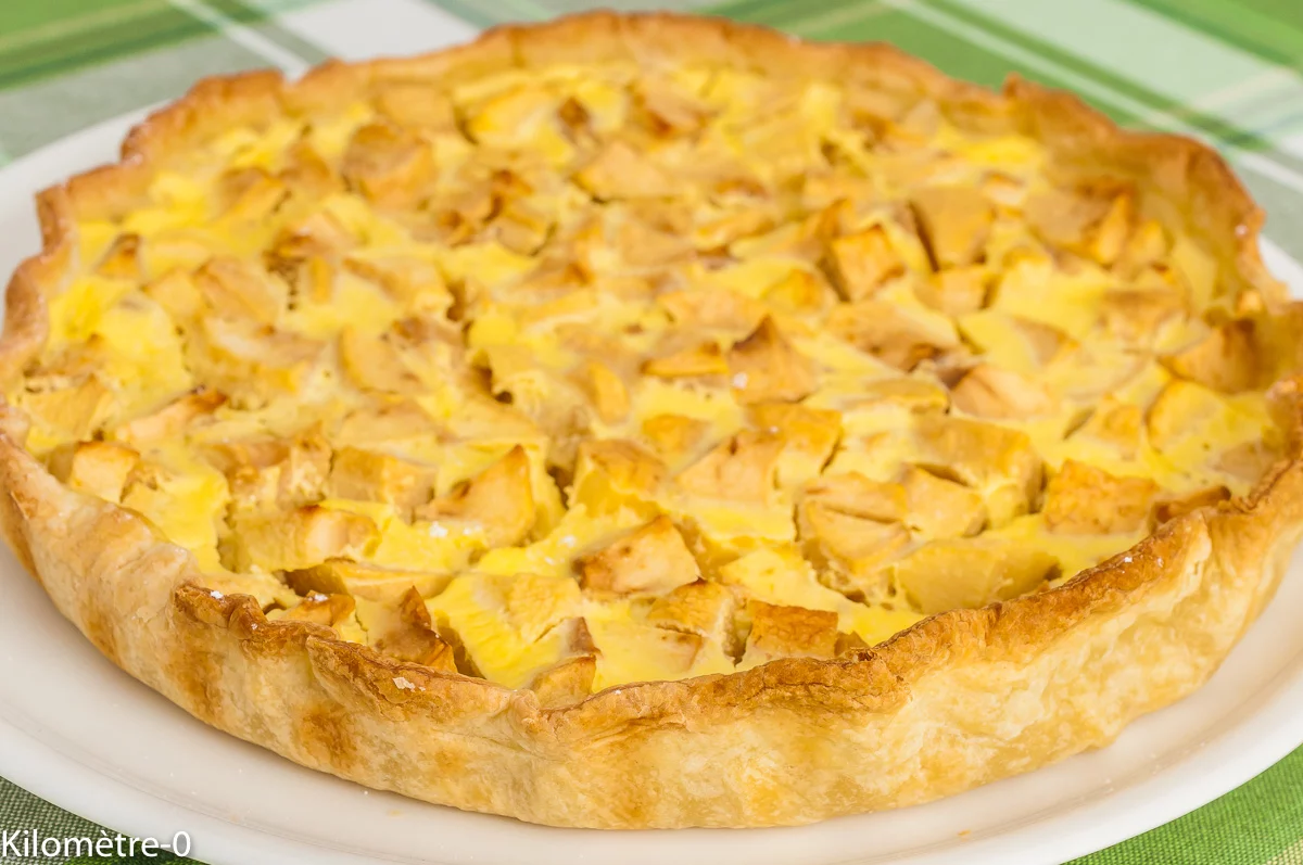 Photo de recette de dessert, tarte alsacienne aux pommes à la crème prise, fruits, pomme, gâteau, facile, crème, rapide, tarte feuilletée, Kilomètre-0, blog de cuisine réalisée à partir de produits de saison et issus de circuits courts