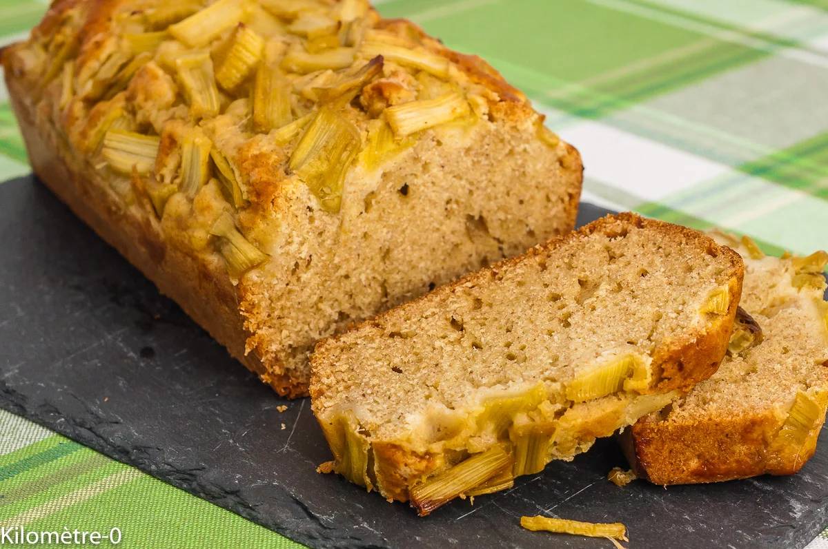 Photo de recette de gâteau du matin, cake, rhubarbe, fruits, facile, bio, rapide, healthy, Kilomètre-0, blog de cuisine réalisée à partir de produits de saison et issus de circuits courts