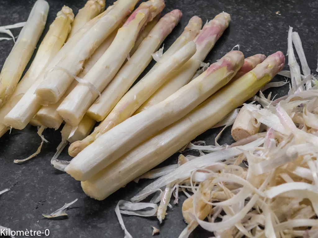 Asperges cuites à la vapeur, sauce au fromage blanc légère - Étape 1