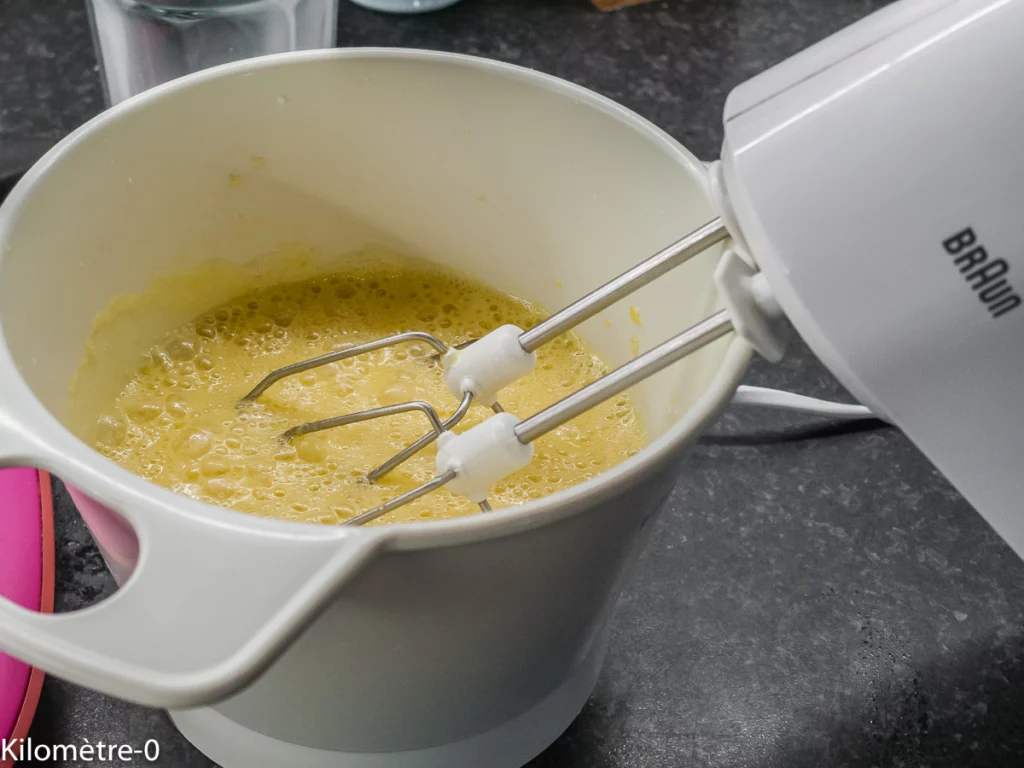 Gâteau moelleux à la rhubarbe et aux fraises - Étape 5