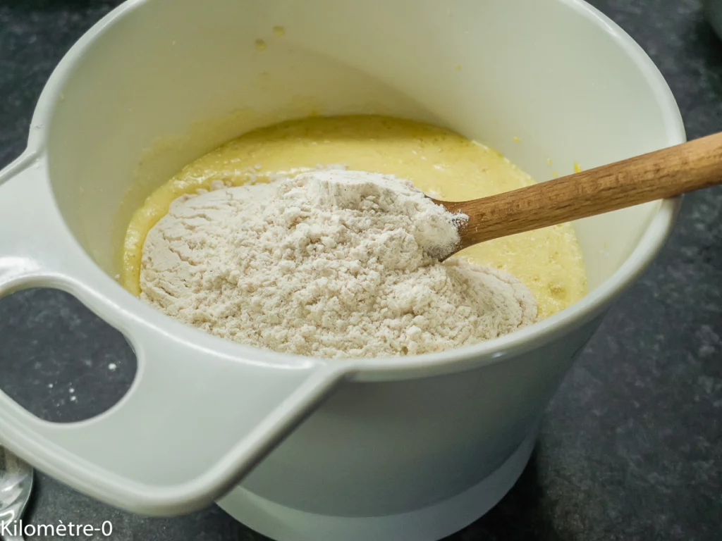 Gâteau moelleux à la rhubarbe et aux fraises - Étape 6