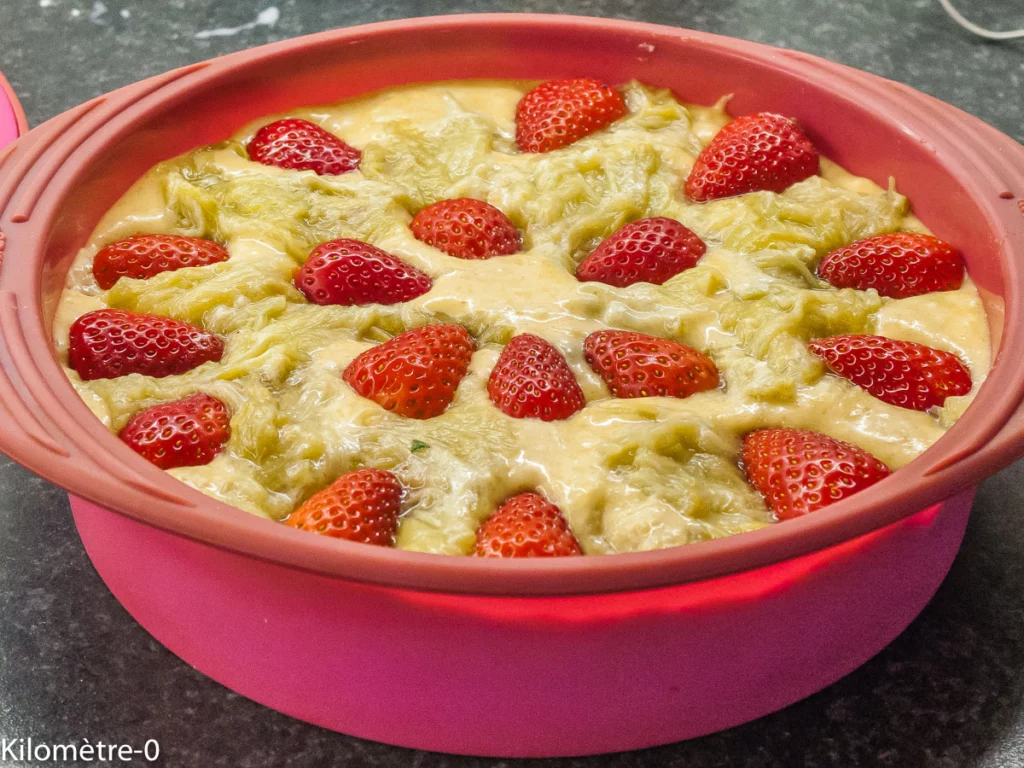 Gâteau moelleux à la rhubarbe et aux fraises - Étape 9