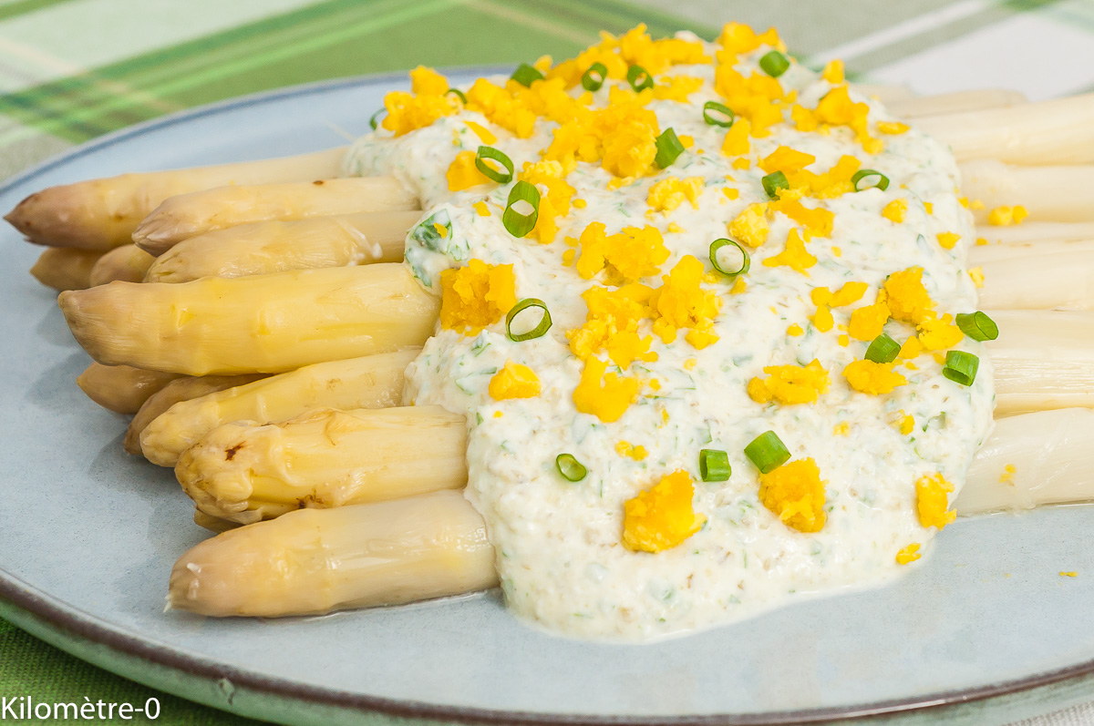 Photo de recette anti inflammatoire, d'asperges, cuisson vapeur, sauce légère, crème légère, bio, facile, légère, végétarienne, healthy, légumes, printemps de  Kilomètre-0, blog de cuisine réalisée à partir de produits de saison et issus de circuits courts