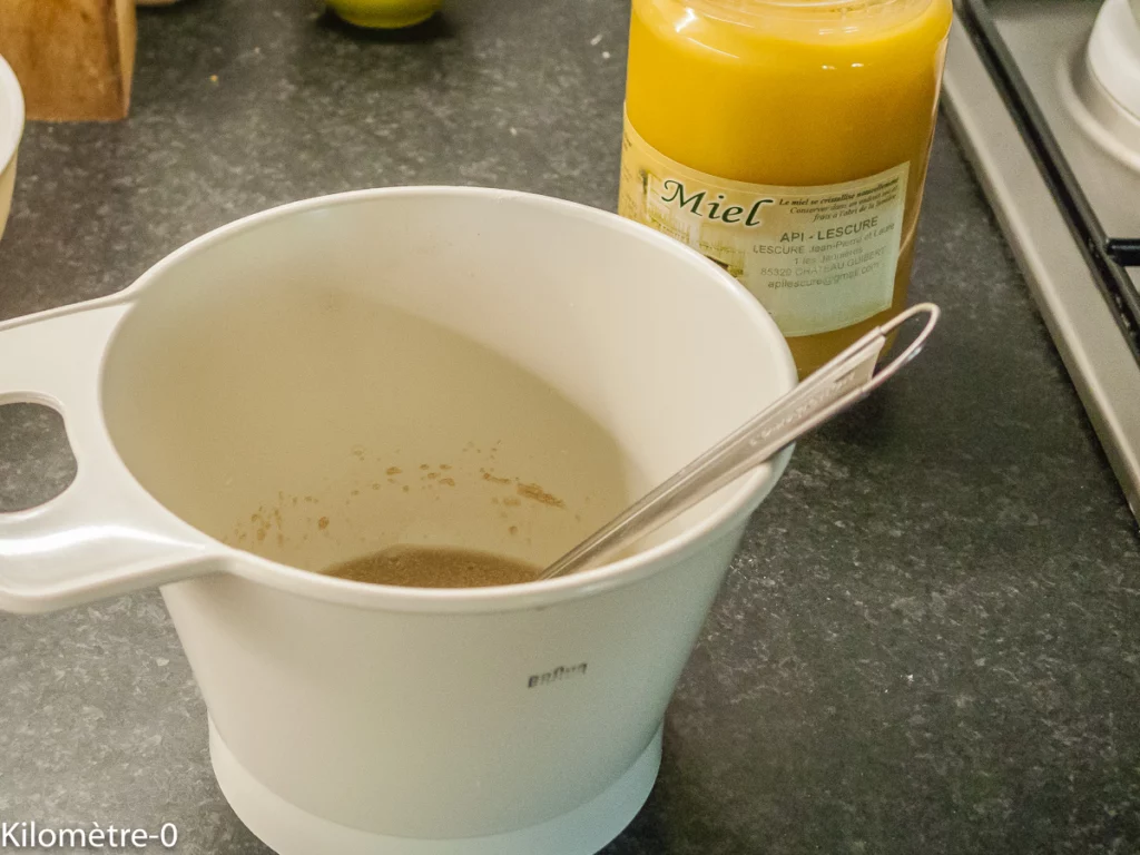 Pain très rapide sans pétrissage - Étape 1