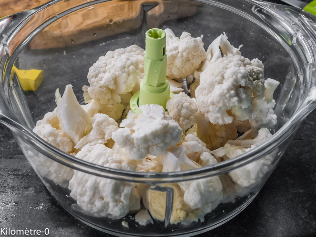 Pizza de chou fleur aux tomates, comté et oeufs - Étape 2