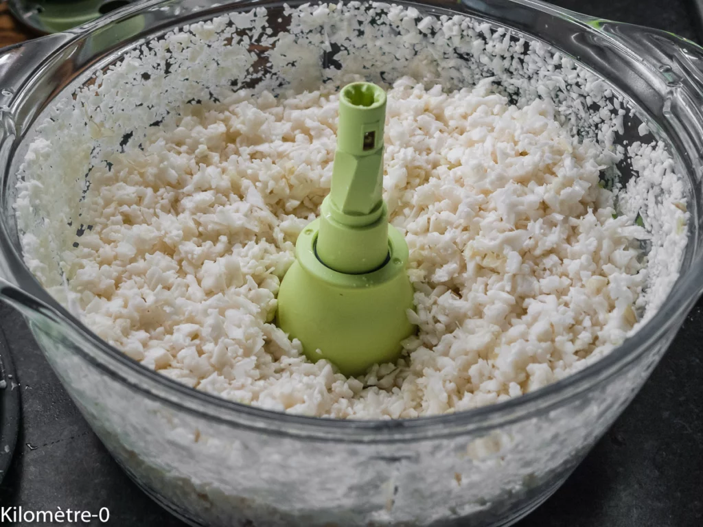 Pizza de chou fleur aux tomates, comté et oeufs - Étape 4