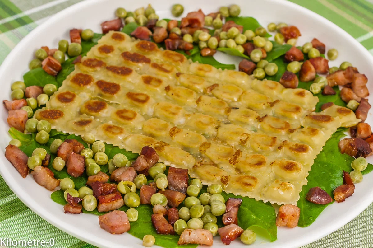 Photo de recette de salade de ravioles, facile, légumes, printemps, épinards, petits pois, lardons, Kilomètre-0, blog de cuisine réalisée à partir de produits de saison et issus de circuits courts