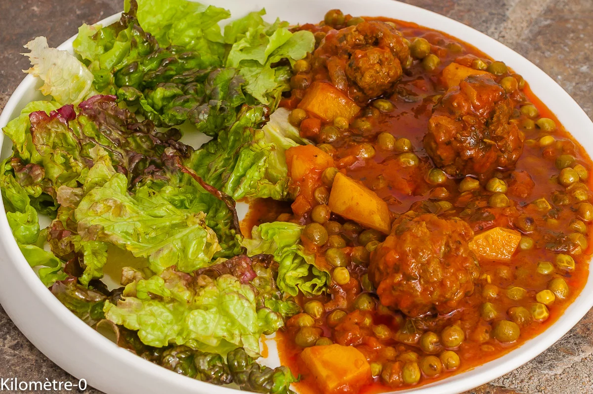 Photo de recette marocaine, cuisine africaine, tajine, kefta, petits pois, boulettes, légumes, viande, maghrebine, Maghreb, de Kilomètre-0, blog de cuisine réalisée à partir de produits de saison et issus de circuits courts