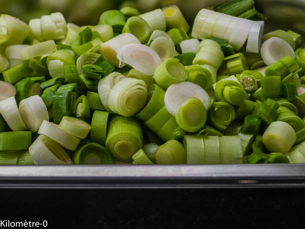 Cake salé aux poireaux nouveaux et aneth - Étape 1