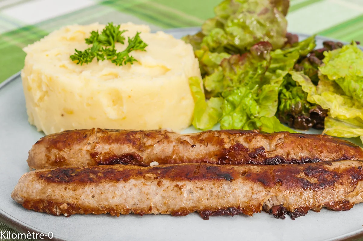 Photo de recette de saucisse, purée, viande, grillade, facile, base, économique, Kilomètre-0, blog de cuisine réalisée à partir de produits de saison et issus de circuits courts