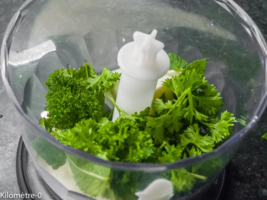 Dip au yaourt épicé, concombre et herbes - Étape 2