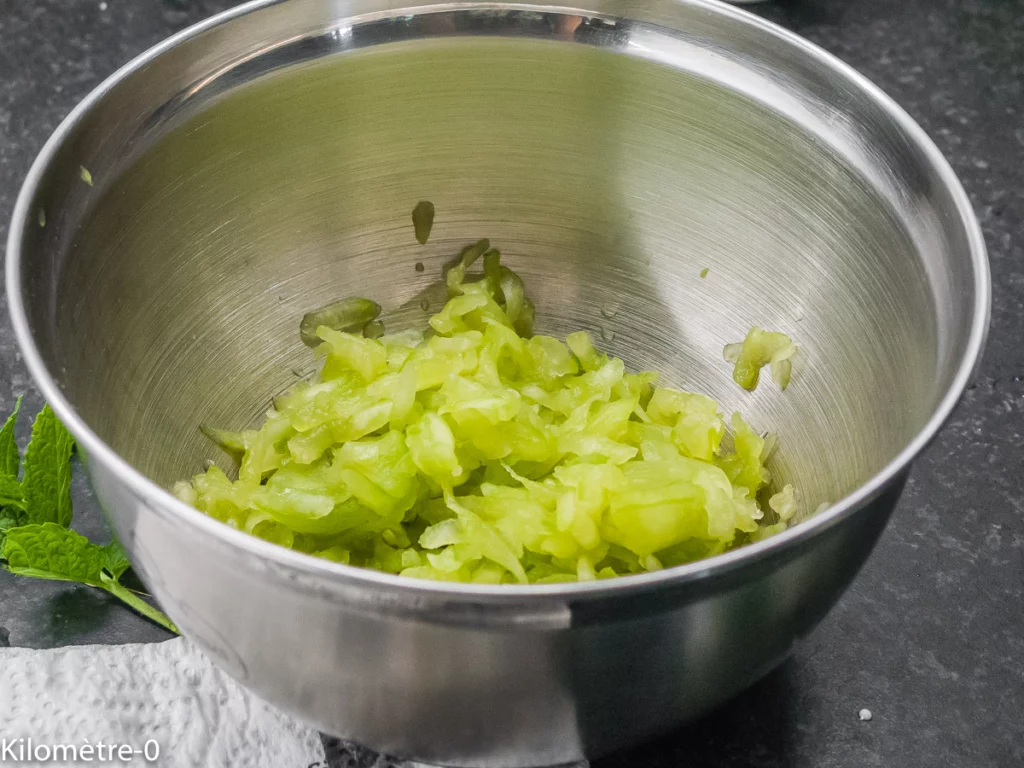 Dip au yaourt épicé, concombre et herbes - Étape 3