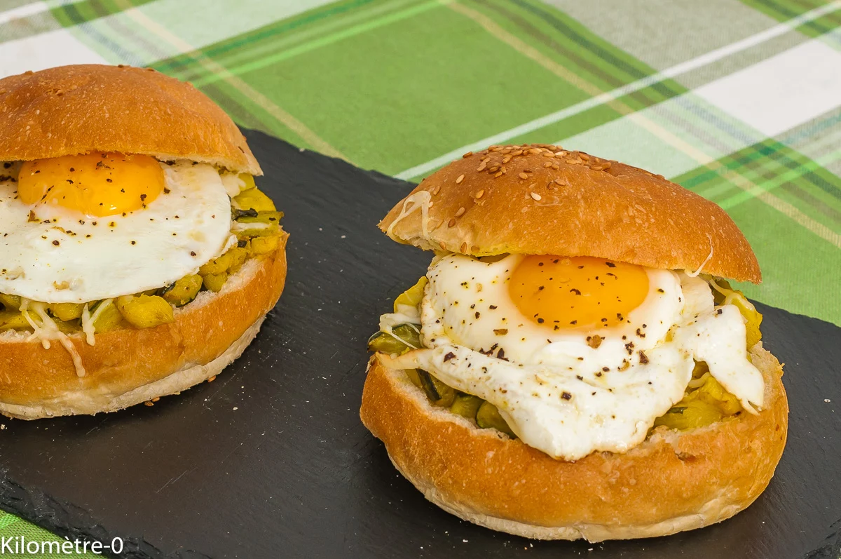 Photo de recette de burger, végétarien, légumes, courgettes, oeuf, oeuf sur le plat, sandwich, street food, healthy, pain, printemps, été, automne, Kilomètre-0, blog de cuisine réalisée à partir de produits de saison et issus de circuits courts