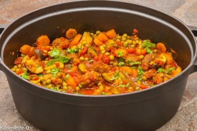 Photo de recette de tajine, légumes, printemps, boulettes, épices, facile, plat unique, bio, petits pois, carottes,  Kilomètre-0, blog de cuisine réalisée à partir de produits de saison et issus de circuits courts