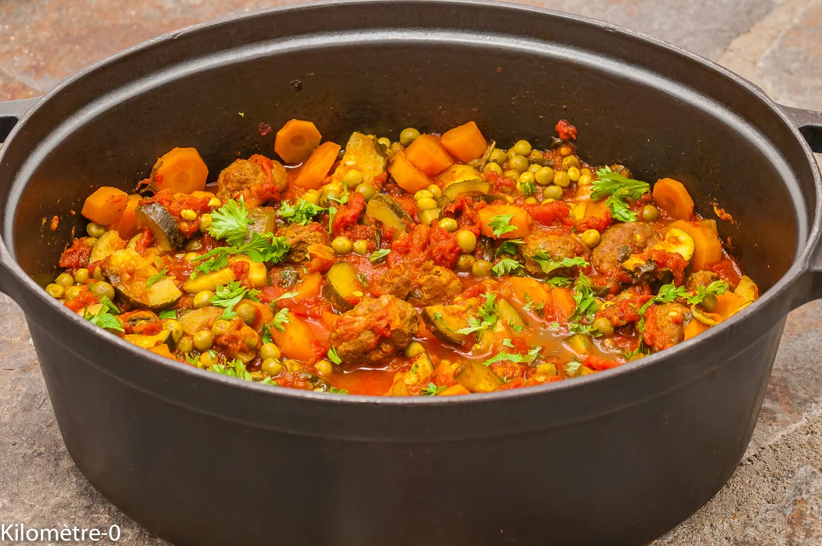 Photo de recette de tajine, légumes, printemps, boulettes, épices, facile, plat unique, bio, petits pois, carottes, Kilomètre-0, blog de cuisine réalisée à partir de produits de saison et issus de circuits courts