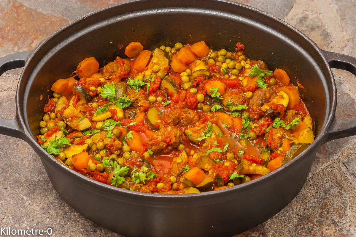 Photo de recette de tajine, légumes, printemps, boulettes, épices, facile, plat unique, bio, petits pois, carottes, Kilomètre-0, blog de cuisine réalisée à partir de produits de saison et issus de circuits courts