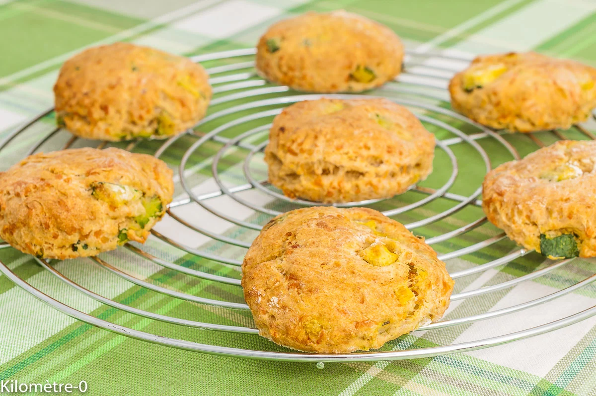 Photo de recette d'apéro végétarien, gâteaux, biscuits, salés, facile, courgette, légumes, fromage, emmental, bio, rapide, healthy,, buffet, pique nique, pain, Kilomètre-0, blog de cuisine réalisée à partir de produits de saison et issus de circuits courts