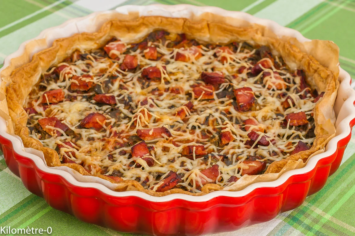 Photo de recette de tarte salée, blettes, légumes, bacon, printemps, automne, fromage, tomate, coulis, bio, facile, rapide, Kilomètre-0, blog de cuisine réalisée à partir de produits de saison et issus de circuits courts