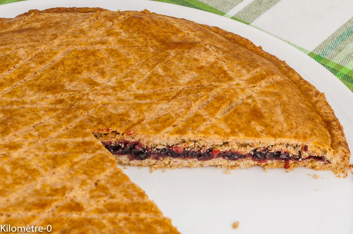 Photo de recette de galette, fruits rouges, confiture, les 4 saisons, facile, recette bretonne, gâteau breton, beurre, cassis, biscuits, bio, Kilomètre-0, blog de cuisine réalisée à partir de produits de saison et issus de circuits courts