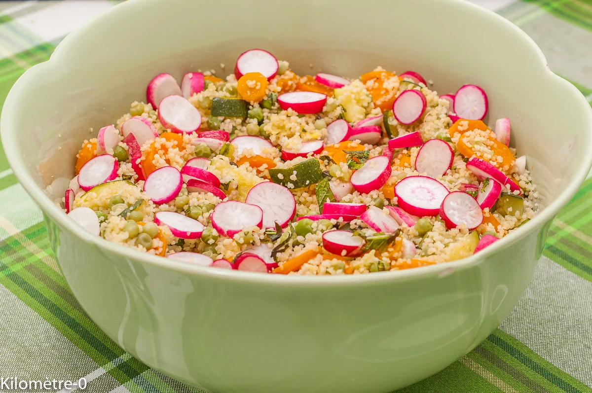 Photo de recette, anti inflammatoire, végétarienne, healthy, légumes, printemps, carottes, petits pois, courgettes, bio, salade, semoule, facile, pas cher, légère, de Kilomètre-0, blog de cuisine réalisée à partir de produits de saison et issus de circuits courts