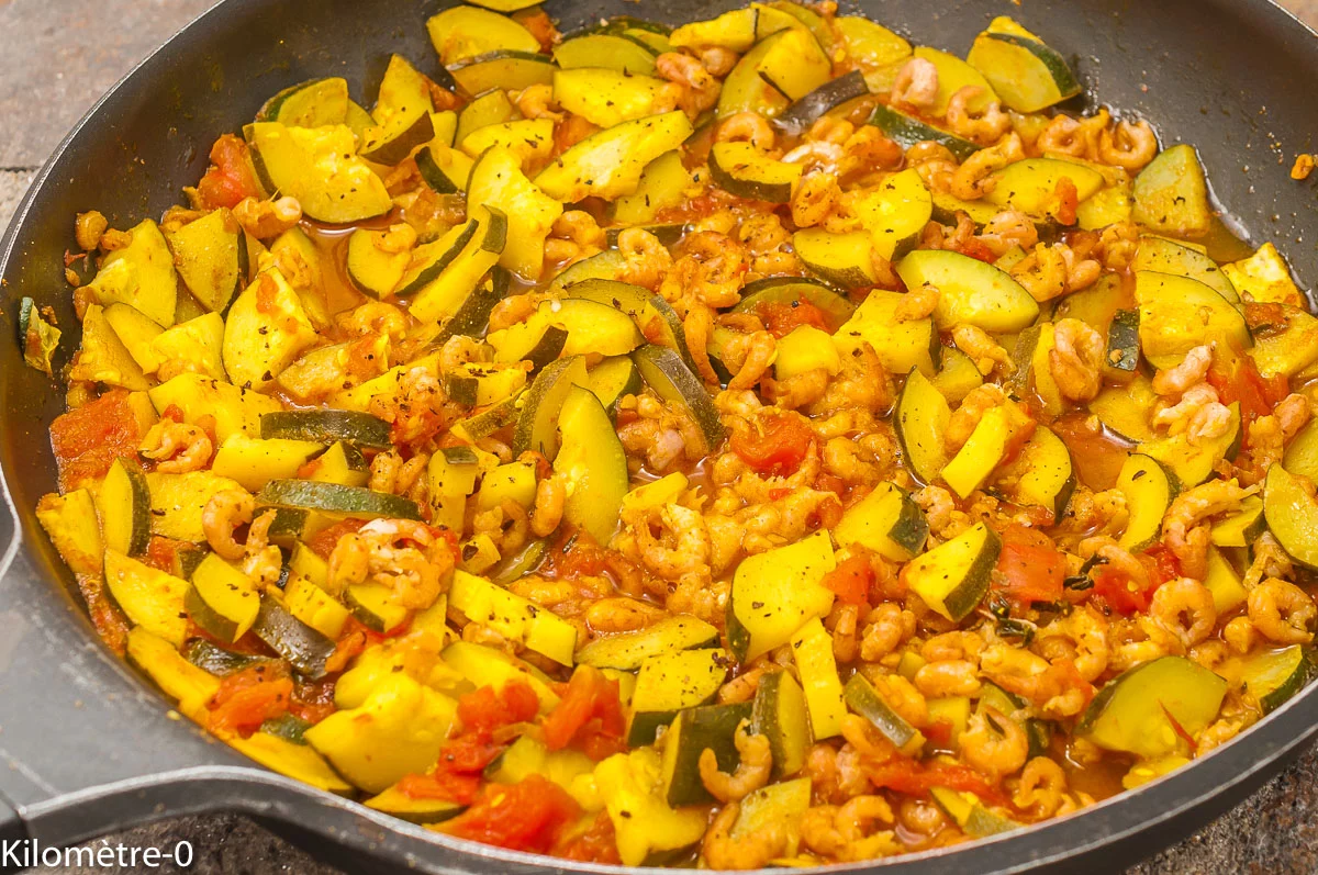 Photo de recette de poélée, crevettes, courgettes, épices, légumes, bio, facile, léger, healthy, Kilomètre-0, blog de cuisine réalisée à partir de produits de saison et issus de circuits courts