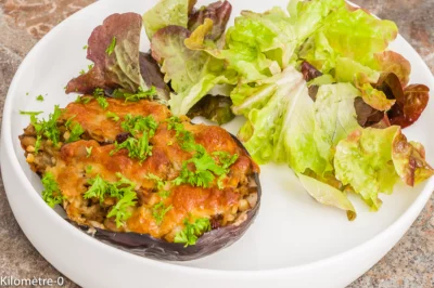 Aubergines farcies  à la marocaine : étape 10 — Faites cuire 30 minutes, servez avec une salade verte.