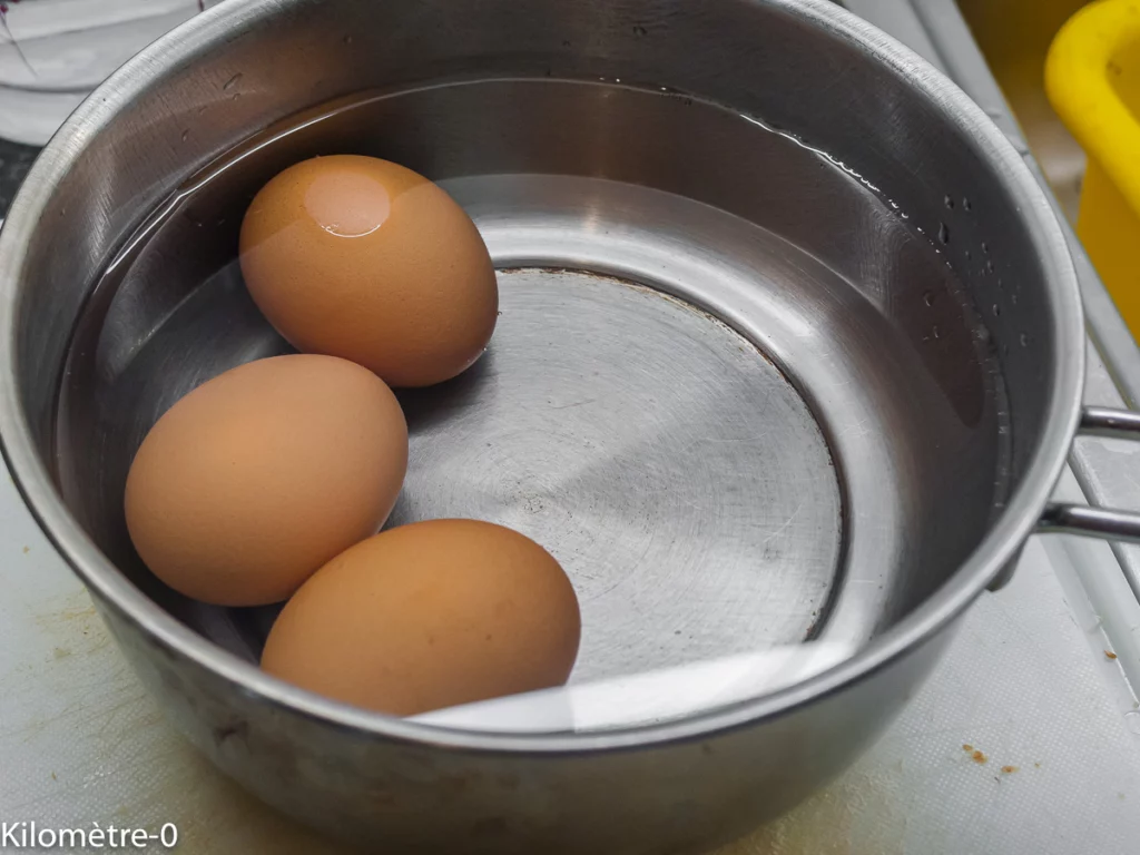 Baguette farcie au thon, œufs et tomates - Étape 1