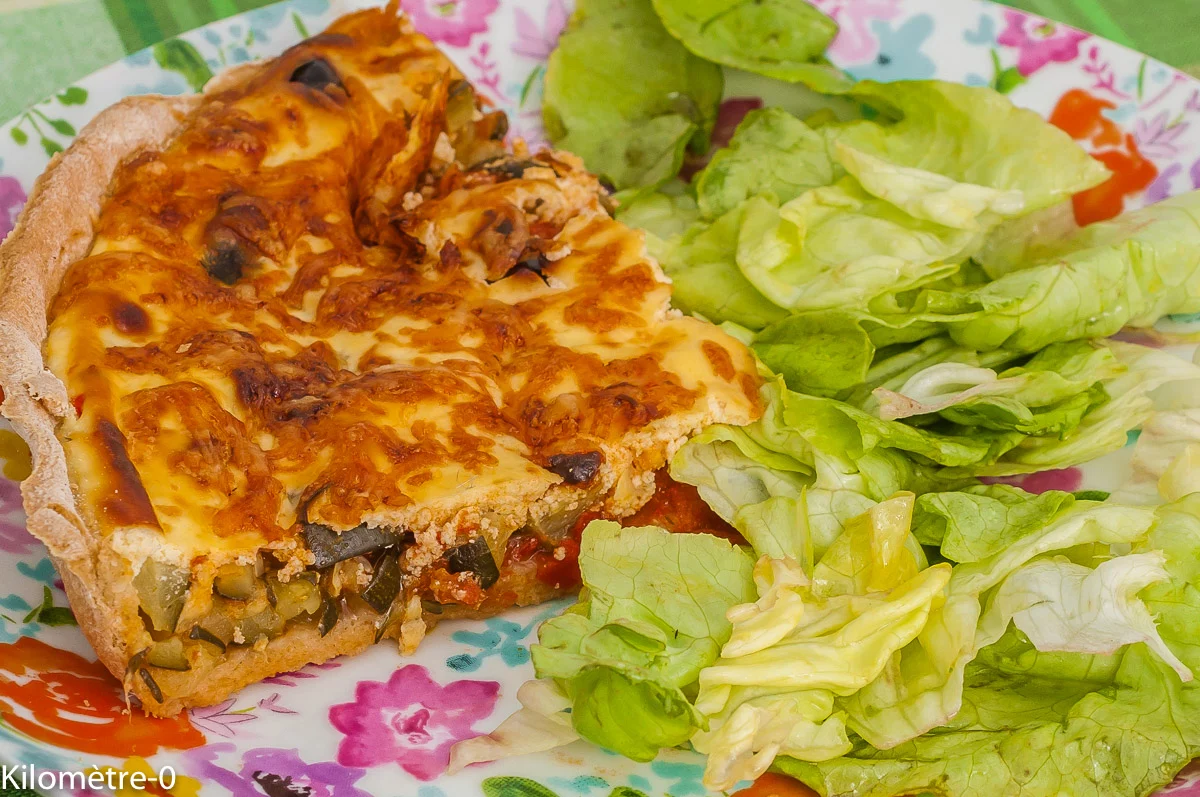 Photo de recette de pizza, tarte aux courgettes, facile, végétarienne, été, automne, facile, bio, maison, Kilomètre-0, blog de cuisine réalisée à partir de produits de saison et issus de circuits courts