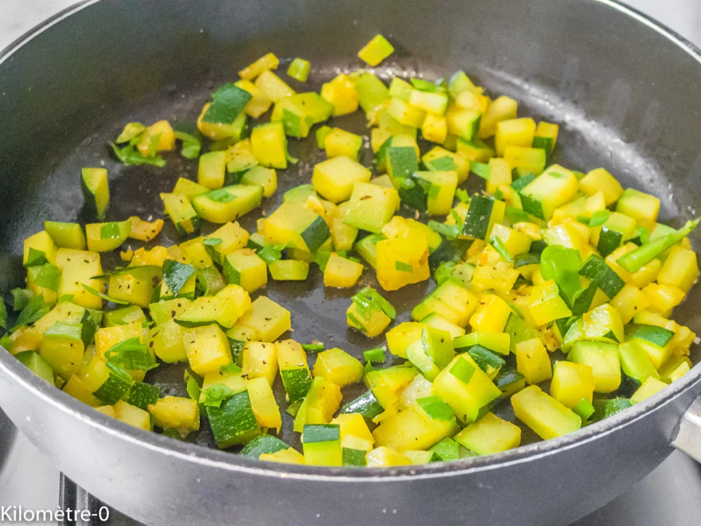 Cake salé aux courgettes, maïs et emmental - Étape 1