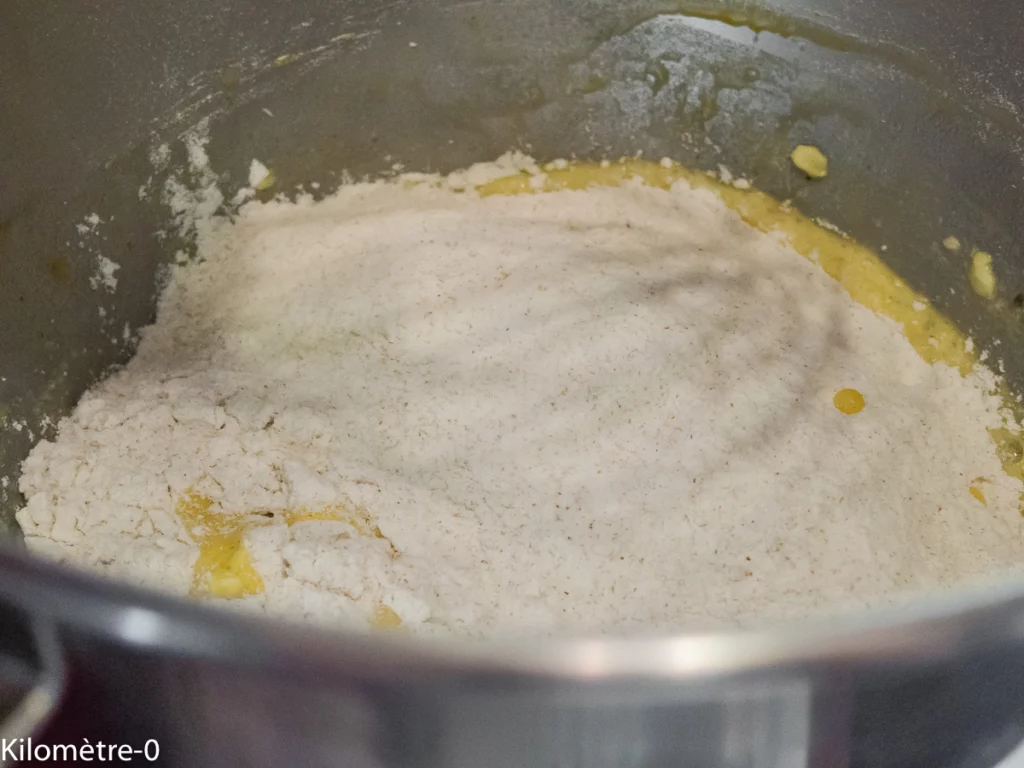 Cake salé aux courgettes, maïs et emmental - Étape 8