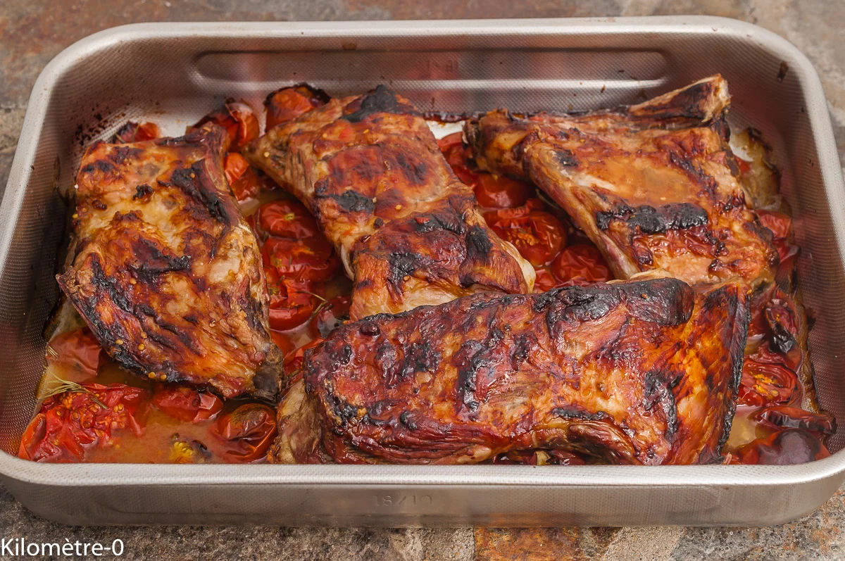 Photo de recette de travers de porc, spare ribs, marinade, miel, citron, tomates, estivale, été, facile, économique, Kilomètre-0, blog de cuisine réalisée à partir de produits de saison et issus de circuits courts