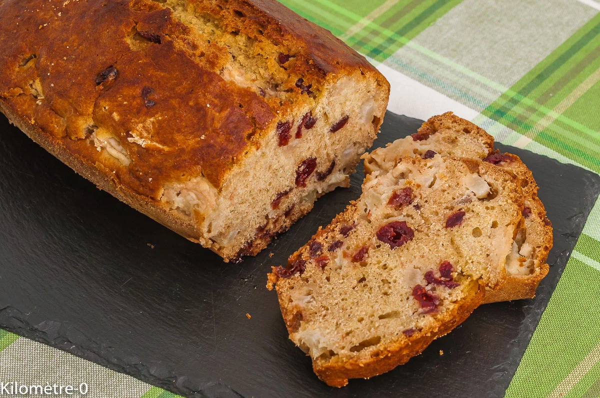 Photo de recette de cake, gâteau, gâteau du matin, cranberries, poires, bio, facile, léger, rapide, Kilomètre-0, blog de cuisine réalisée à partir de produits de saison et issus de circuits courts