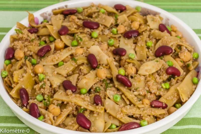 Photo de recette de salade, salade composée, végétarienne, healthy, quinoa , haricots, haricots plats, mange tout, haricots rouges, pois chiches, légumineuses, légumes, été, automne, bio de Kilomètre-0, blog de cuisine réalisée à partir de produits de saison et issus de circuits courts