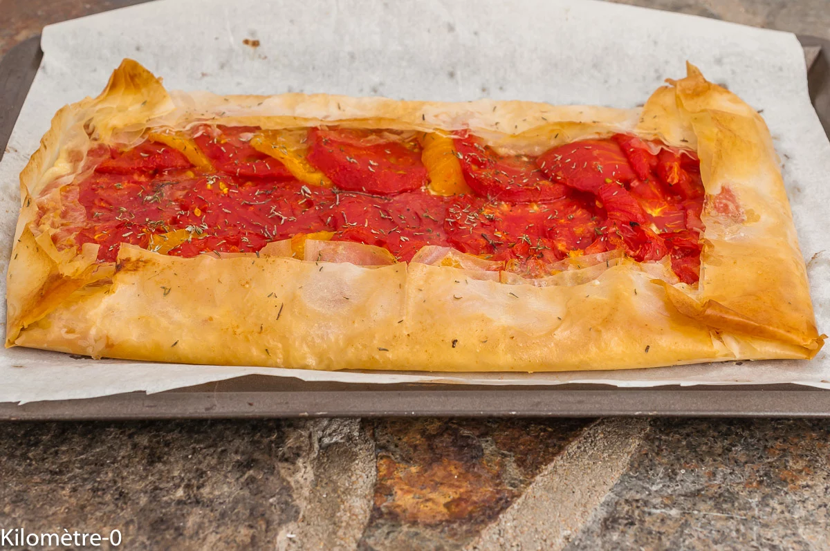 Photo de recette de tarte à la tomate, feuilles de filo, briks, brick, facile, tarte salée, moutarde, rapide, léger, légumes, été, automne, Kilomètre-0, blog de cuisine réalisée à partir de produits de saison et issus de circuits courts