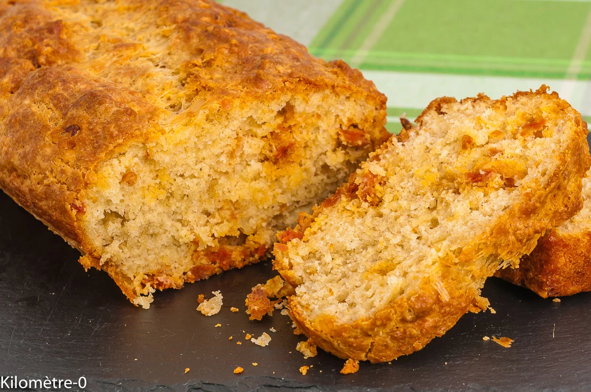 Photo de recette de cake, chorizo, facile, apéro, bio, rapide, buffet, pique-nique, cake salé, Kilomètre-0, blog de cuisine réalisée à partir de produits de saison et issus de circuits courts