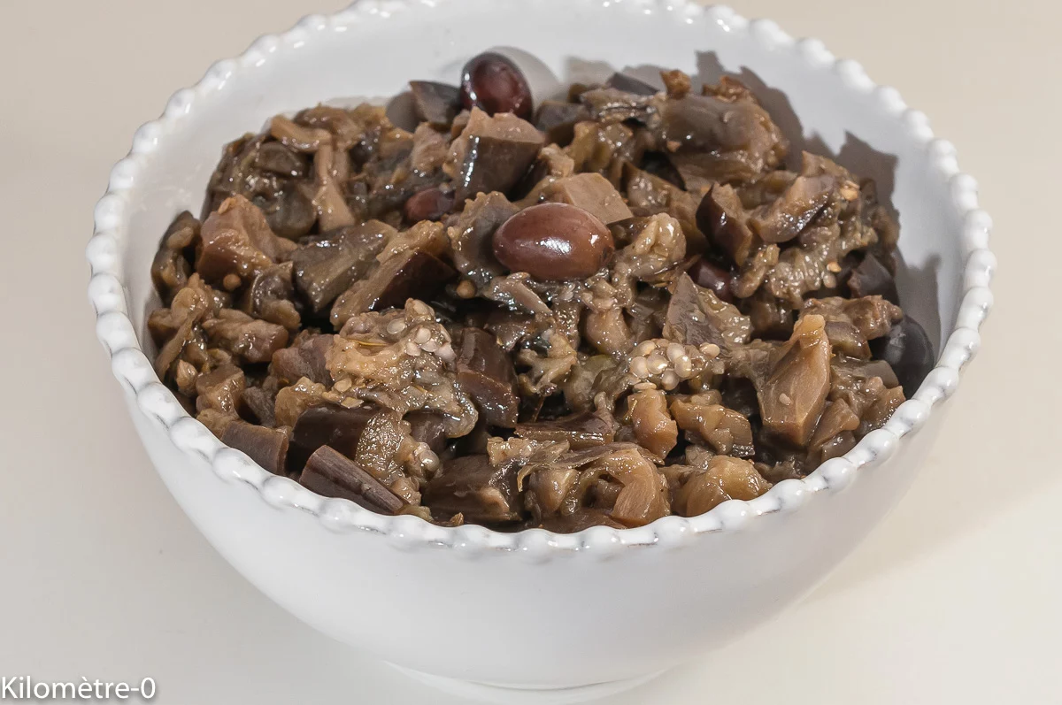 Photo de recette végétarienne, salade, composée, légumes, été, automne, aubergines, olives, bio, rapide, healthy, légère, de Kilomètre-0, blog de cuisine réalisée à partir de produits de saison et issus de circuits courts