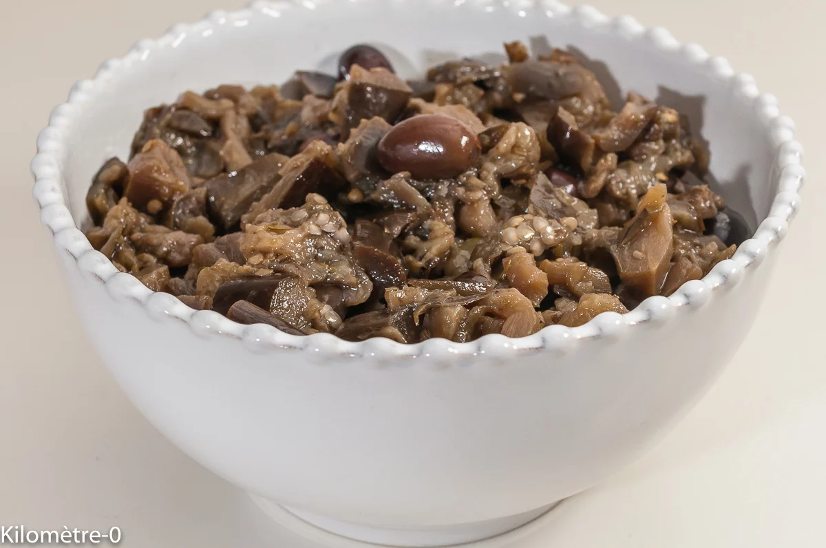 Photo de recette végétarienne, salade, composée, légumes, été, automne, aubergines, olives, bio, rapide, healthy, légère, de Kilomètre-0, blog de cuisine réalisée à partir de produits de saison et issus de circuits courts